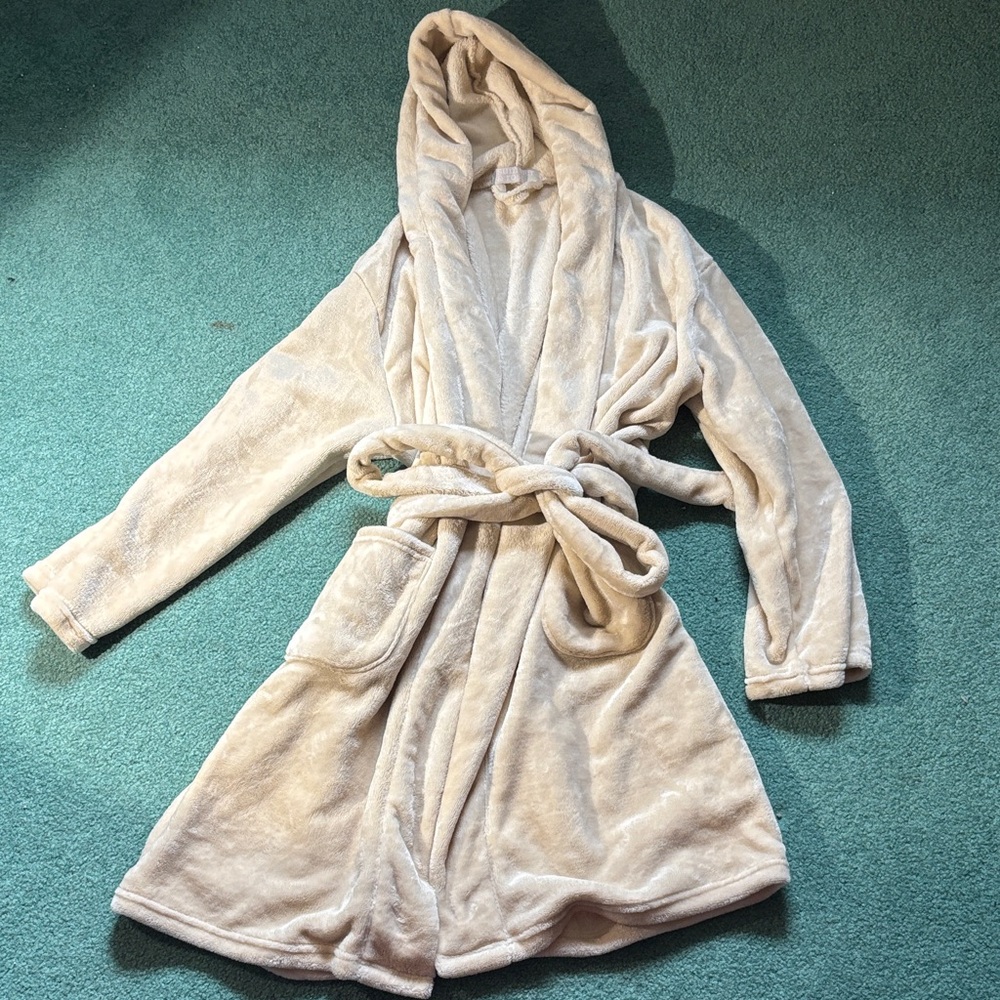 Summer & Rose Plush Cream Robe